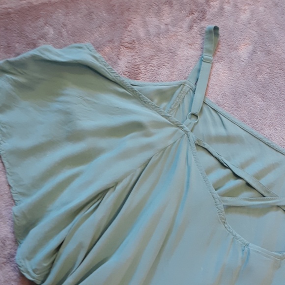 Torrid women's size 3 cold shoulder blouse - Picture 7 of 8